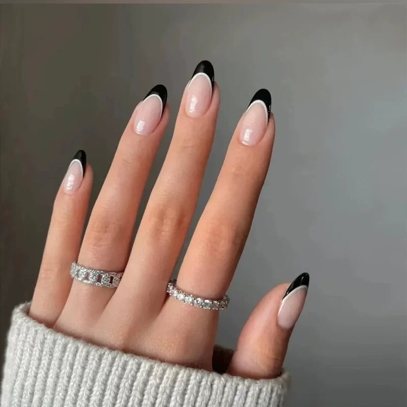 FRENCH BLACK NAILZ