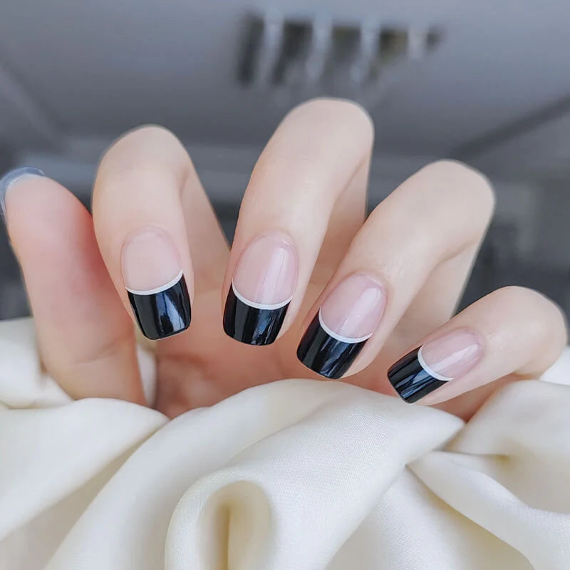 FRENCH BLACK NAILZ