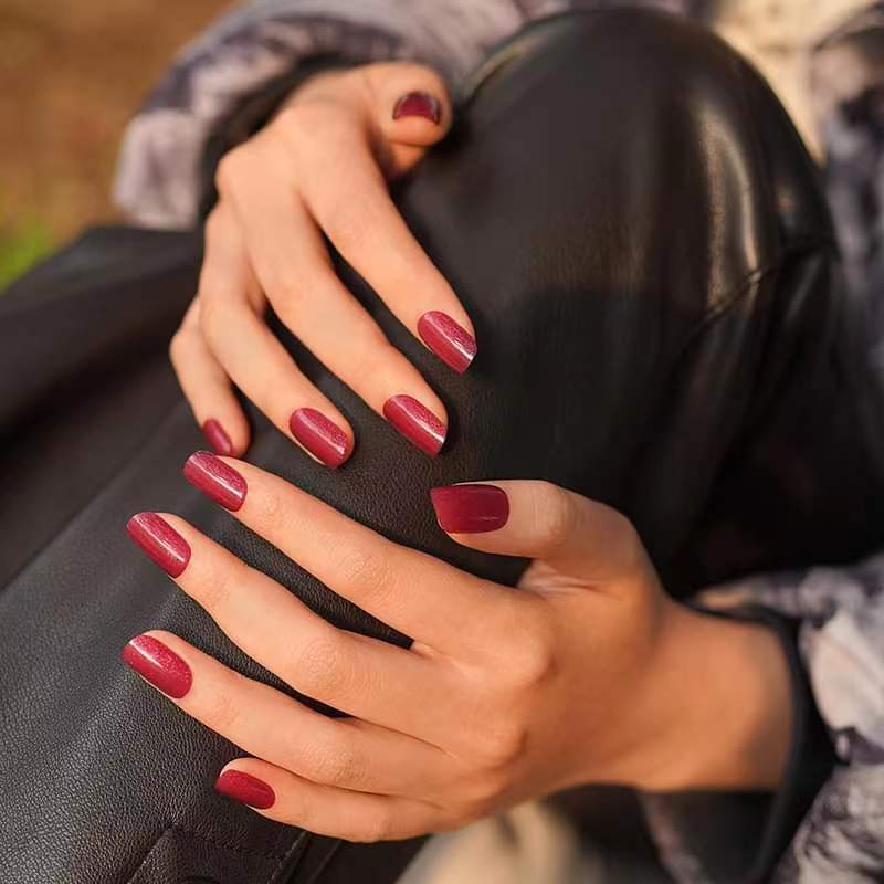 RED GLITTER NAILZ