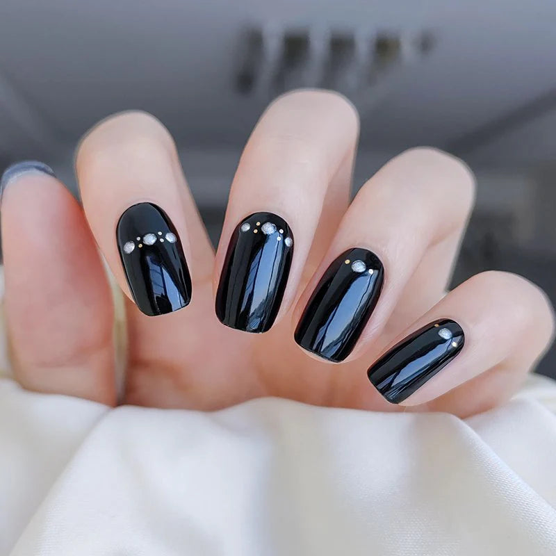 BLACK DOTS NAILZ